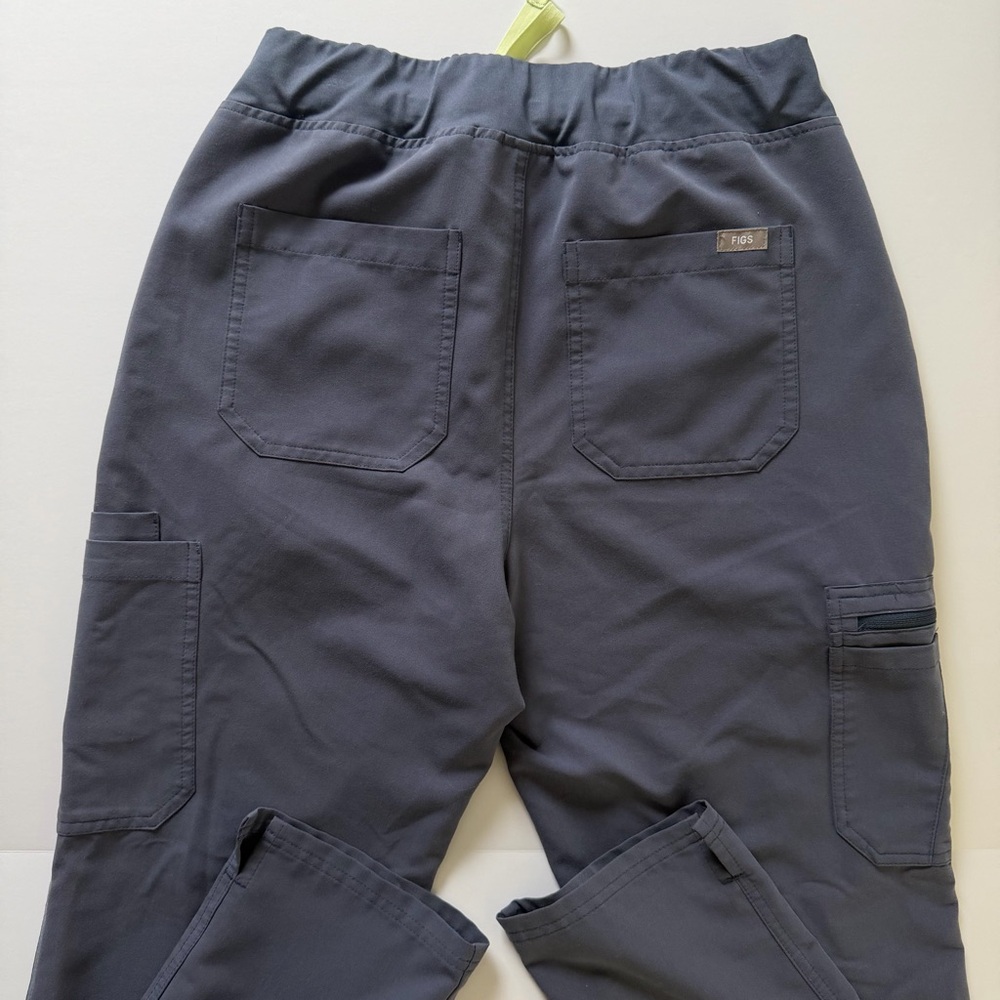 FIGS Men’s Cairo Cargo Scrub Pants in Space Navy Size Medium Tall, Limited Color - Picture 6 of 10